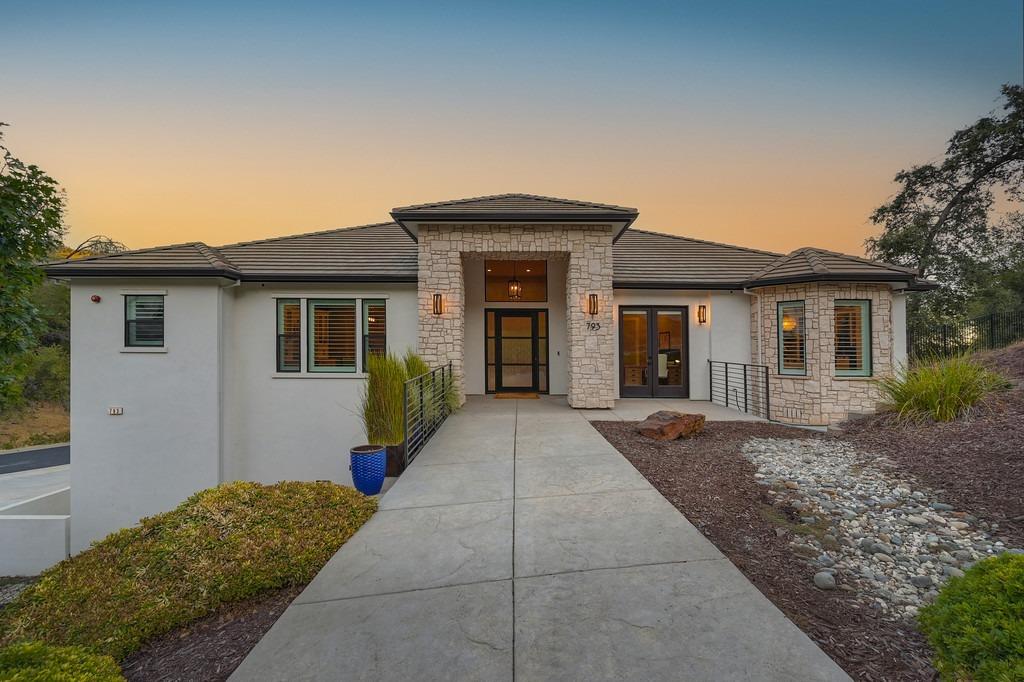 793 Deerbrooke Trail