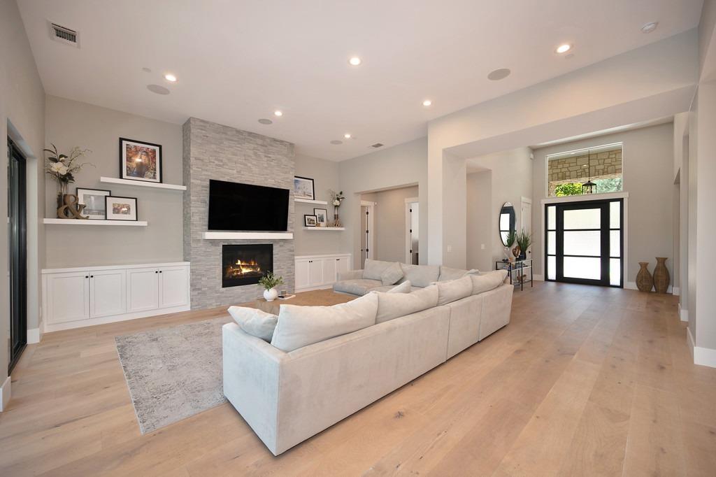 793 Deerbrooke Trail