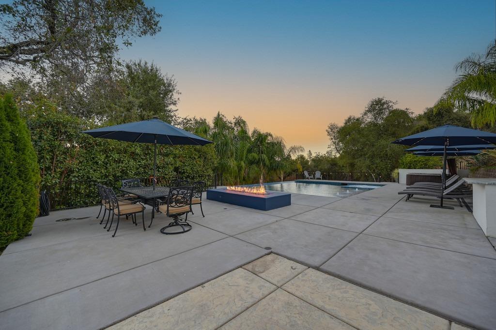 793 Deerbrooke Trail