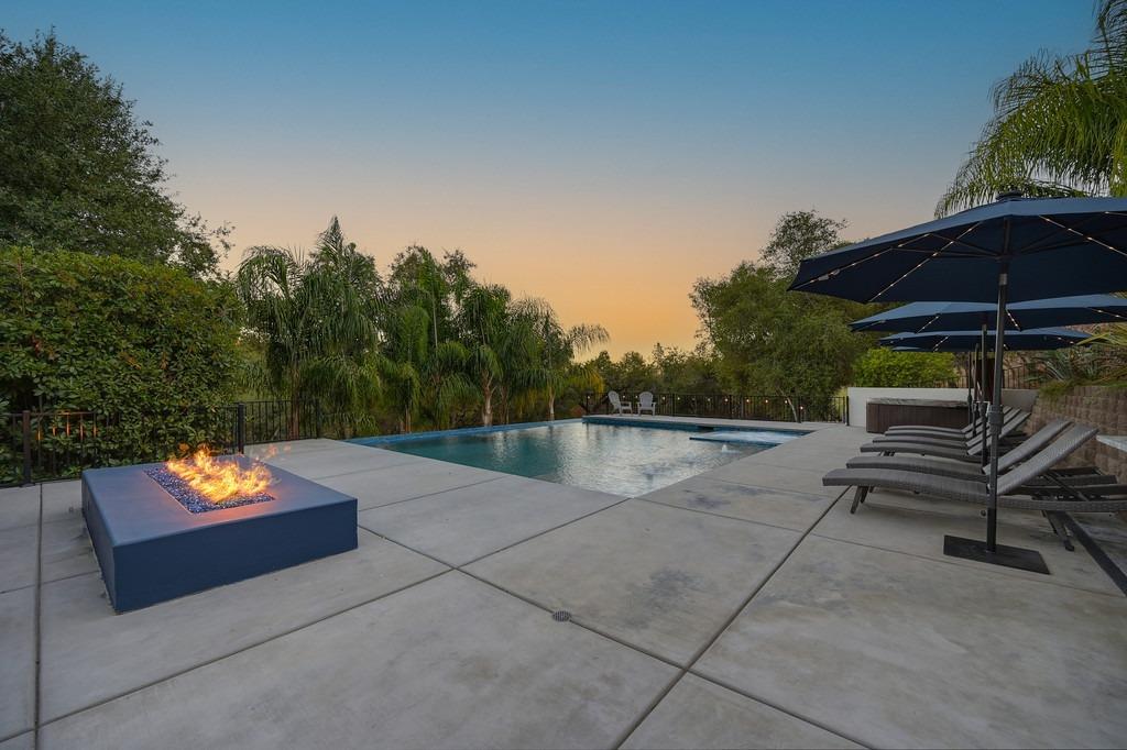 793 Deerbrooke Trail