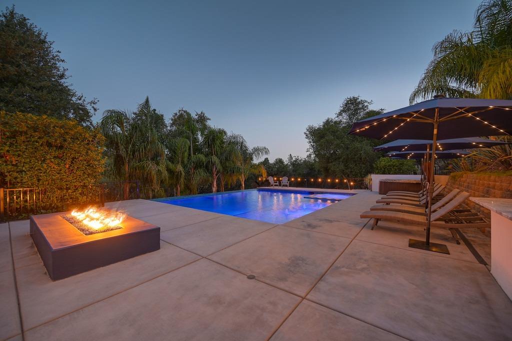 793 Deerbrooke Trail