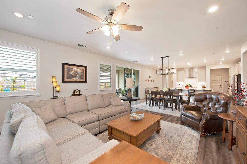 4561 Peace Lily Lane