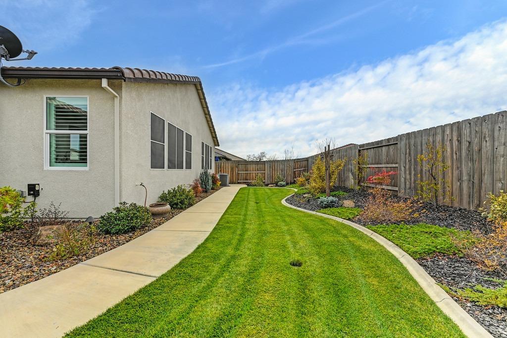 4561 Peace Lily Lane