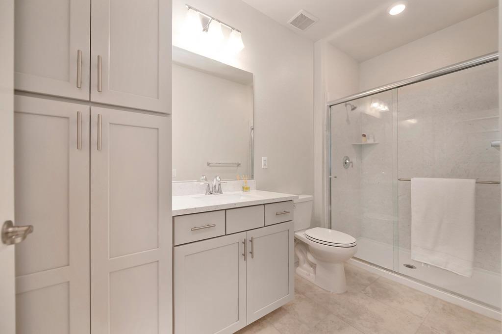 4561 Peace Lily Lane