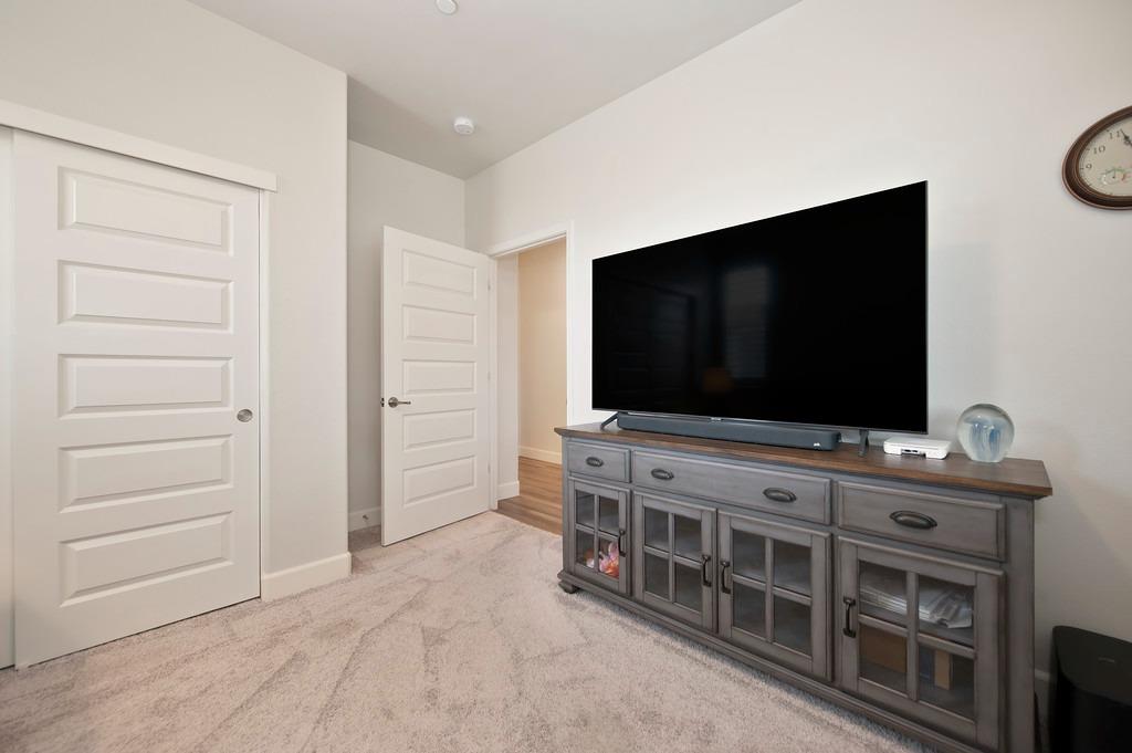 4561 Peace Lily Lane