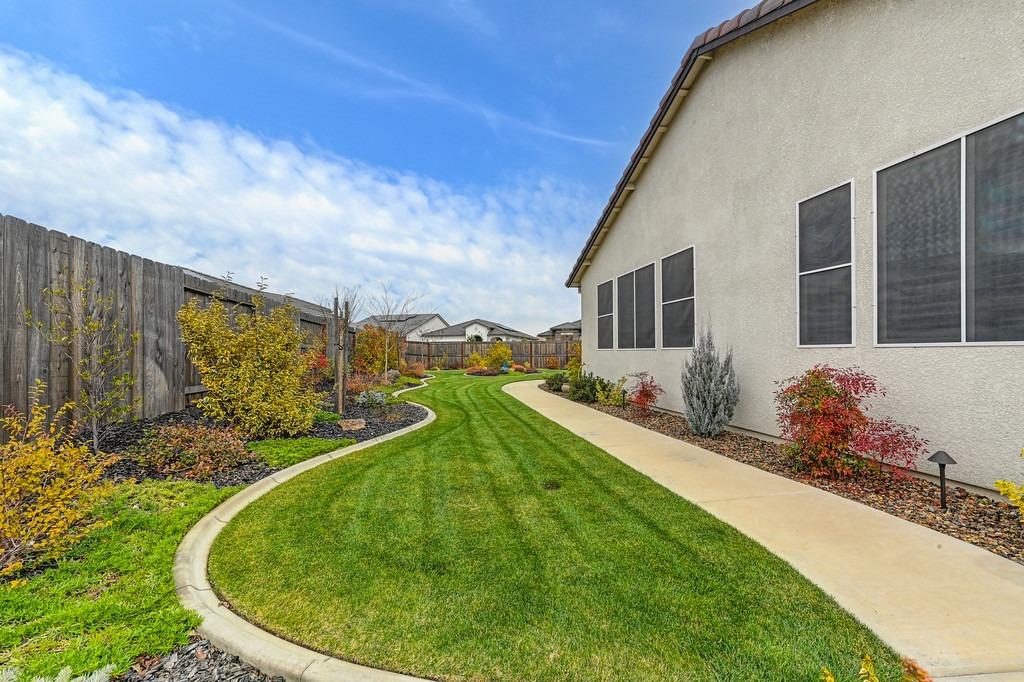 4561 Peace Lily Lane