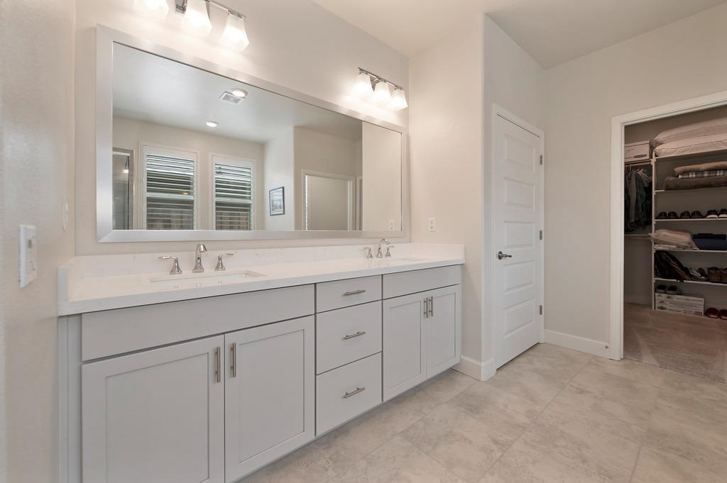 4561 Peace Lily Lane