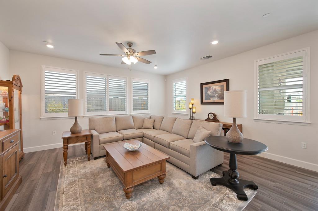 4561 Peace Lily Lane