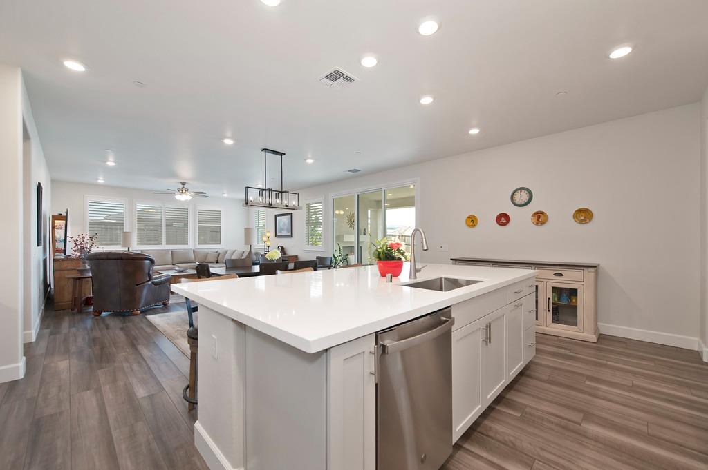 4561 Peace Lily Lane