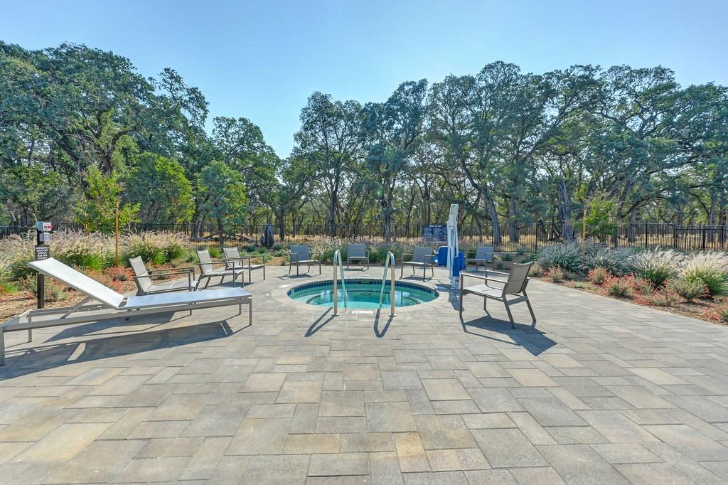 4561 Peace Lily Lane