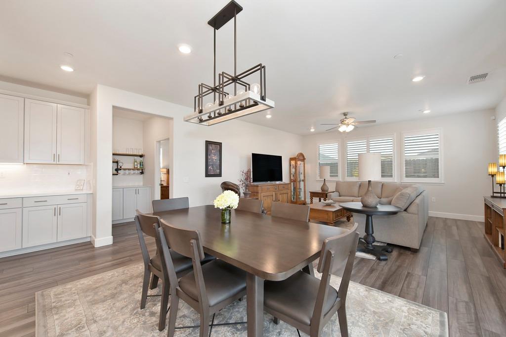 4561 Peace Lily Lane