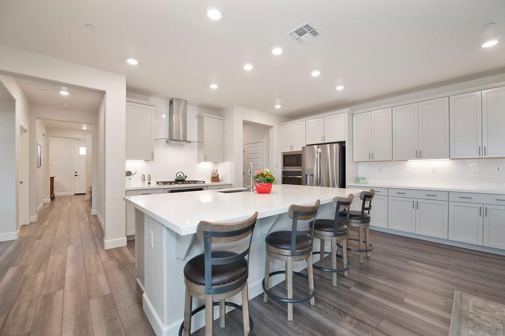 4561 Peace Lily Lane