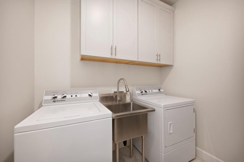 4561 Peace Lily Lane