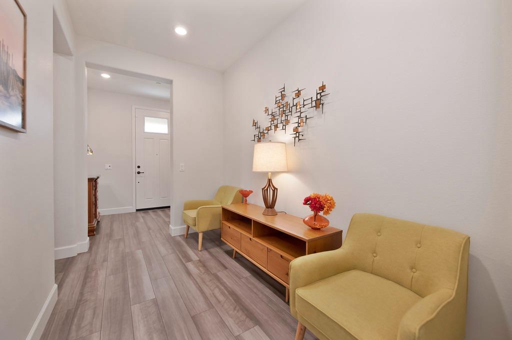 4561 Peace Lily Lane