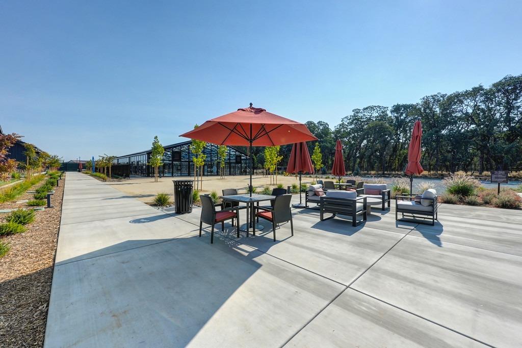 4561 Peace Lily Lane