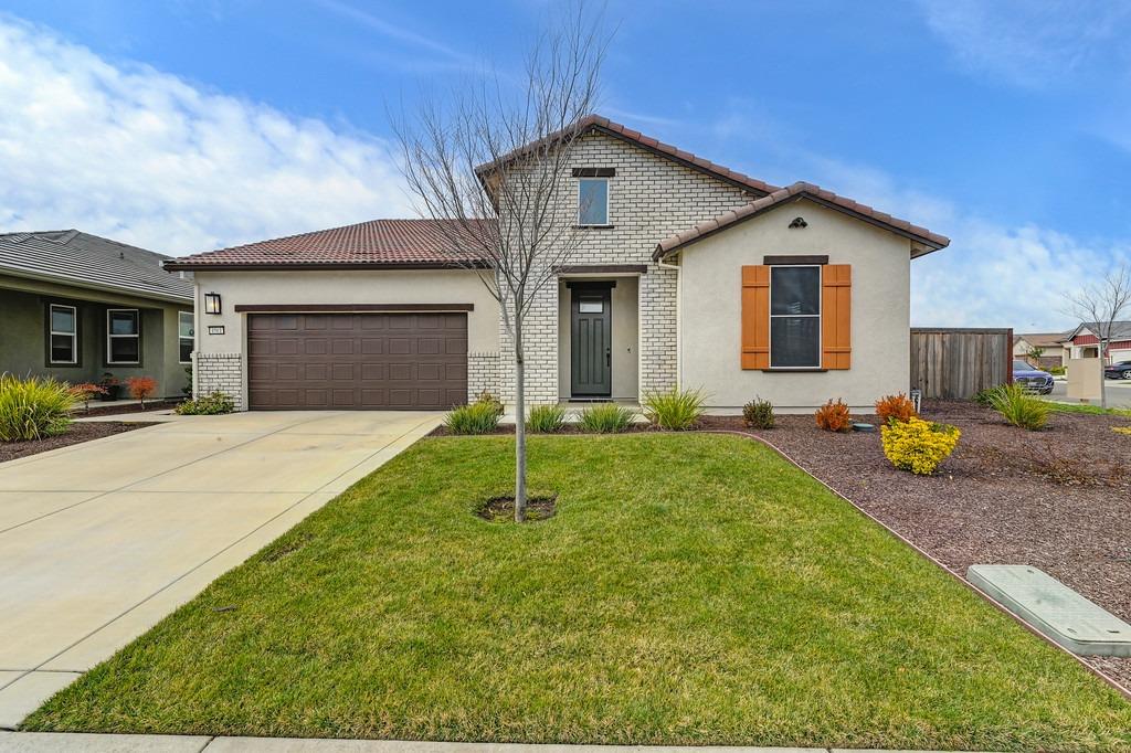 4561 Peace Lily Lane