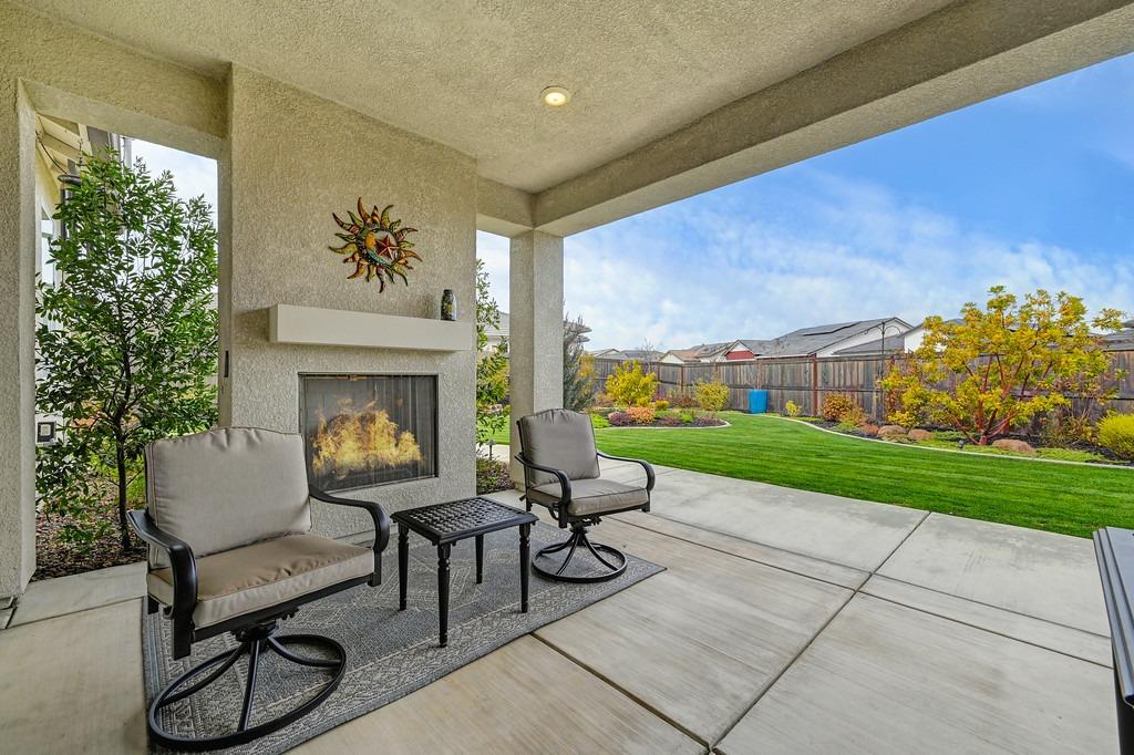 4561 Peace Lily Lane