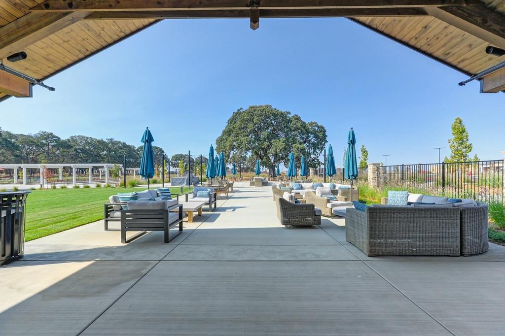 4561 Peace Lily Lane