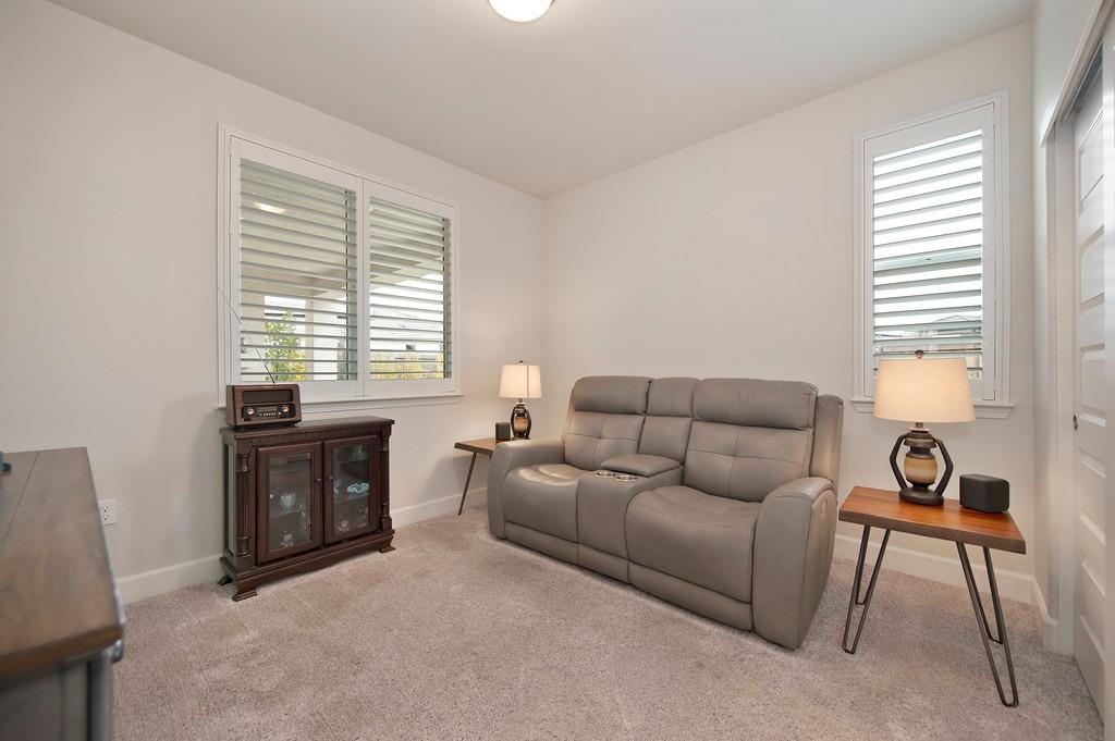 4561 Peace Lily Lane