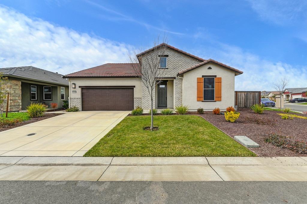 4561 Peace Lily Lane