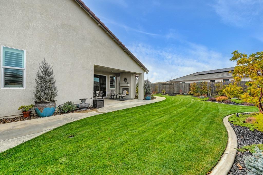 4561 Peace Lily Lane