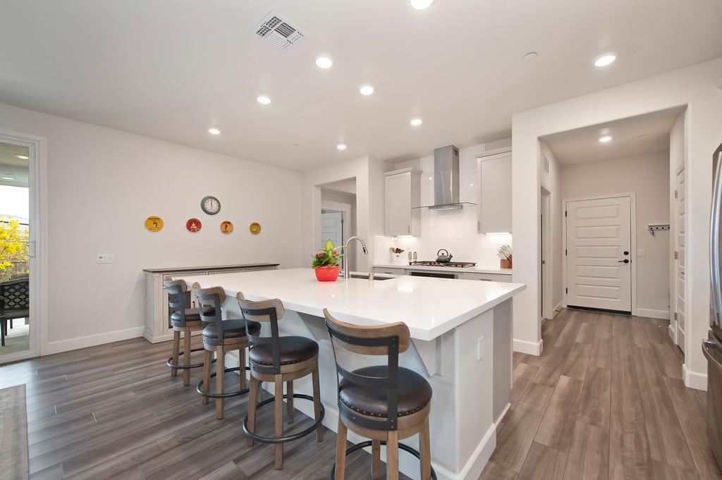 4561 Peace Lily Lane