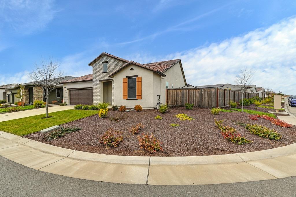 4561 Peace Lily Lane