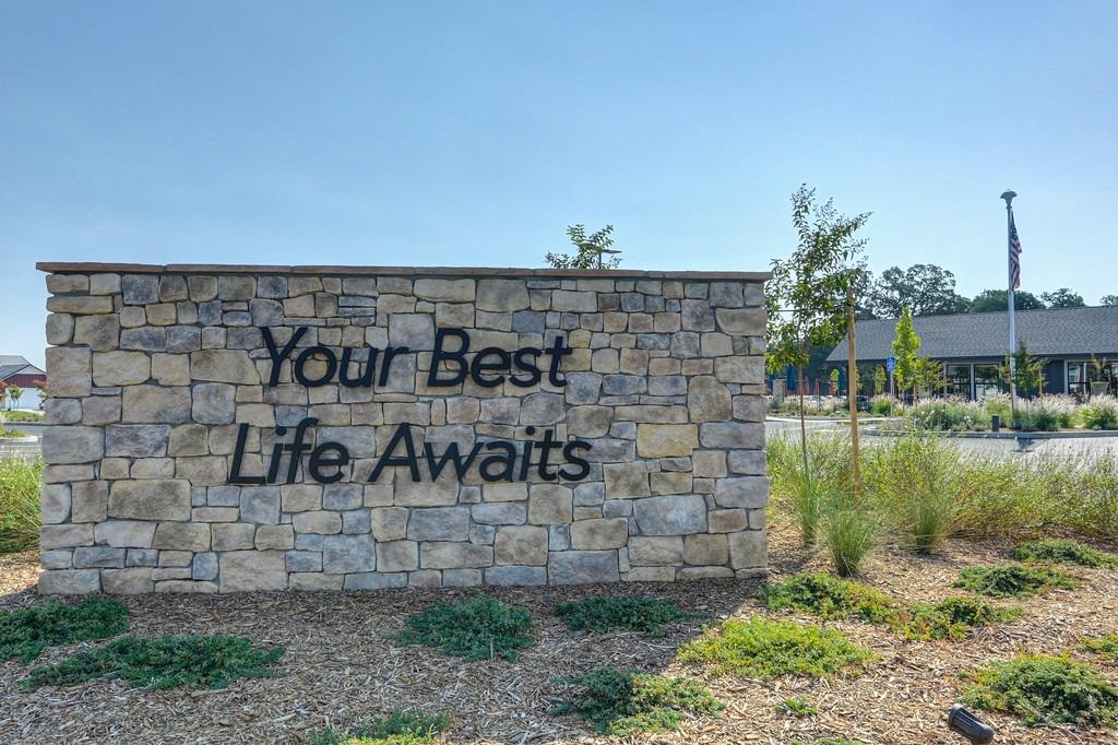 4561 Peace Lily Lane