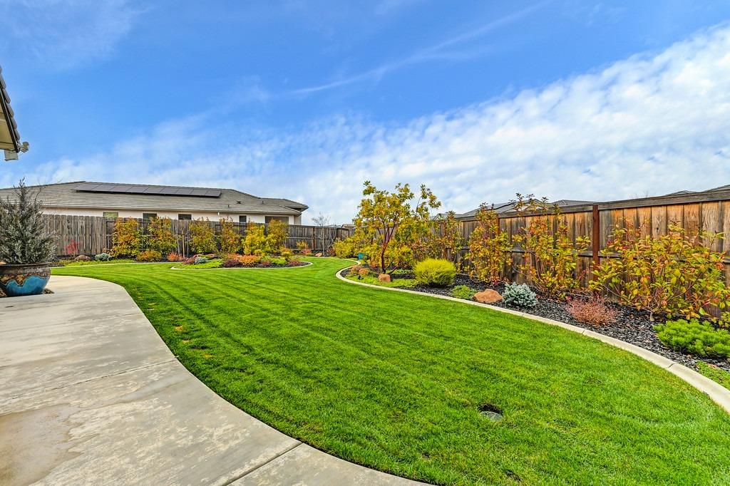 4561 Peace Lily Lane