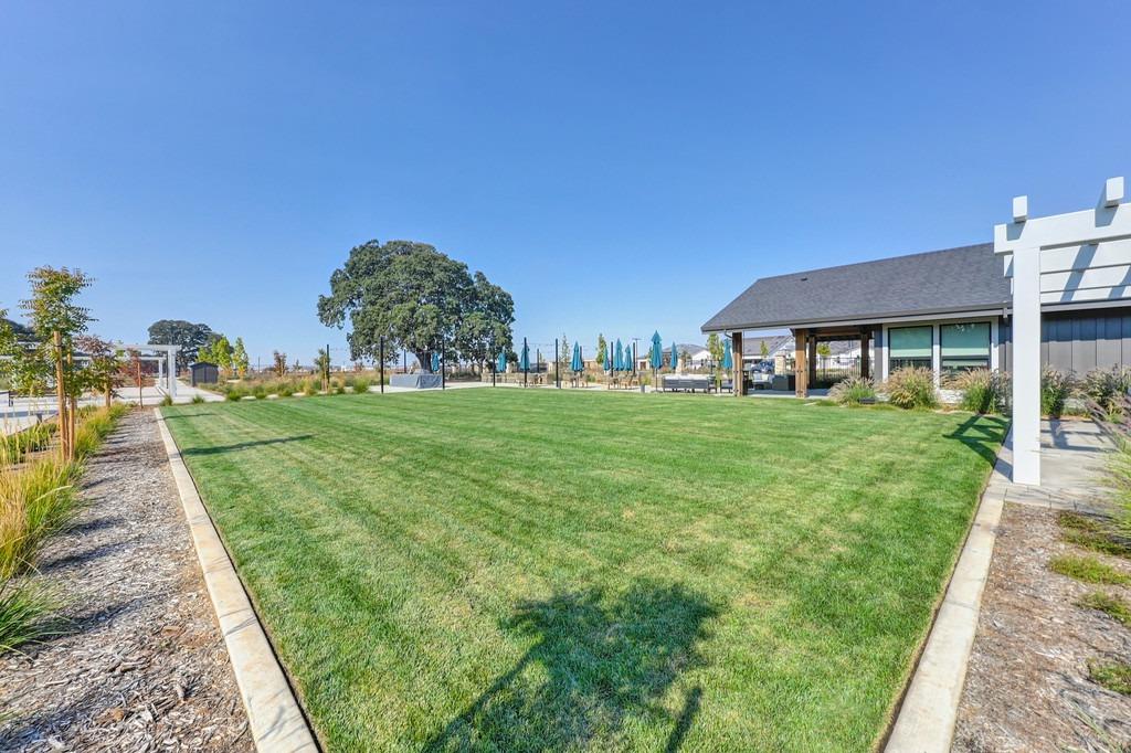 4561 Peace Lily Lane