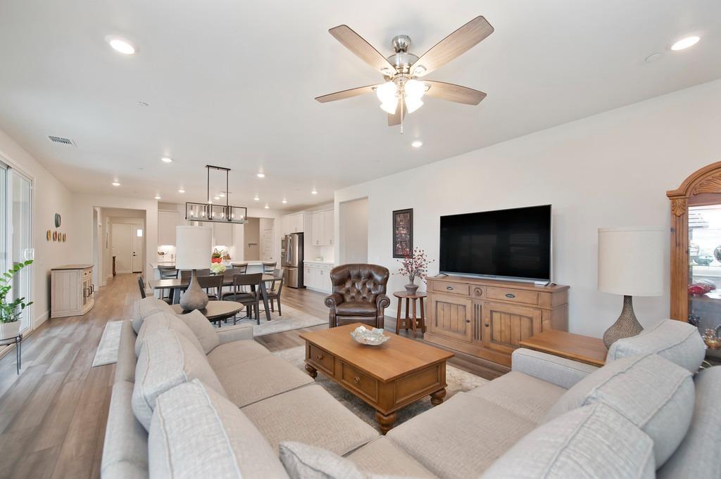 4561 Peace Lily Lane