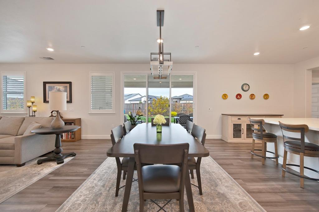 4561 Peace Lily Lane