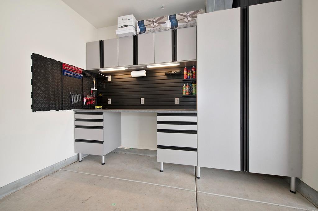 4561 Peace Lily Lane