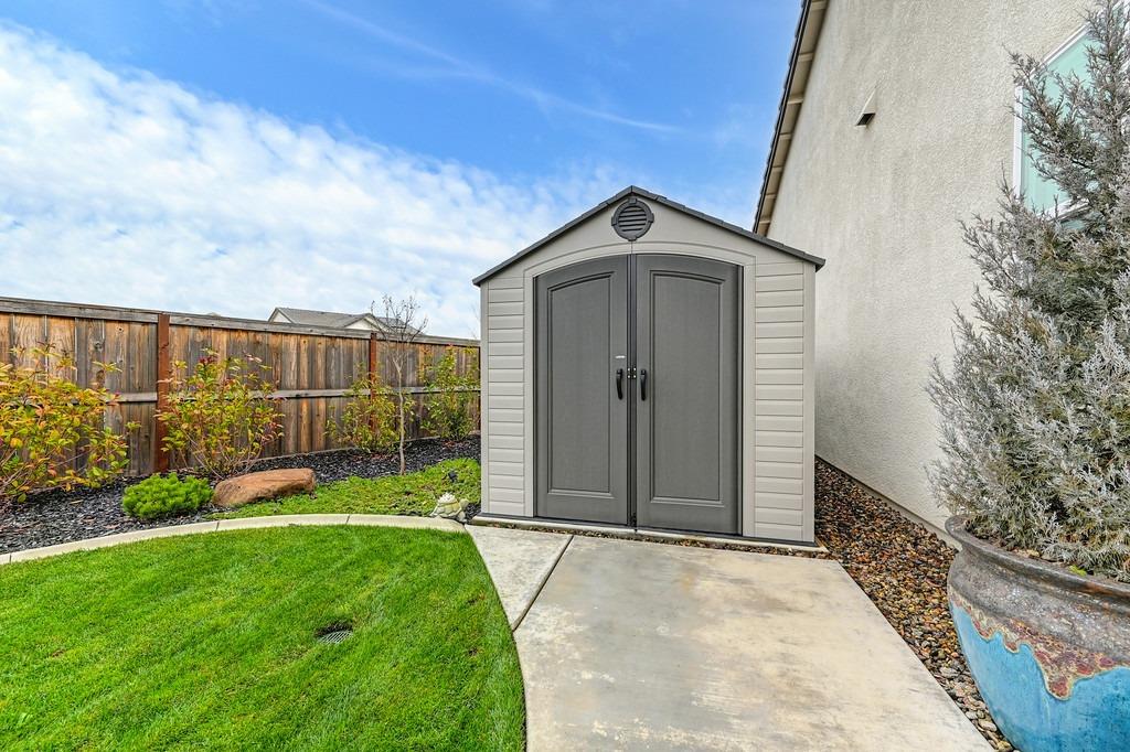 4561 Peace Lily Lane