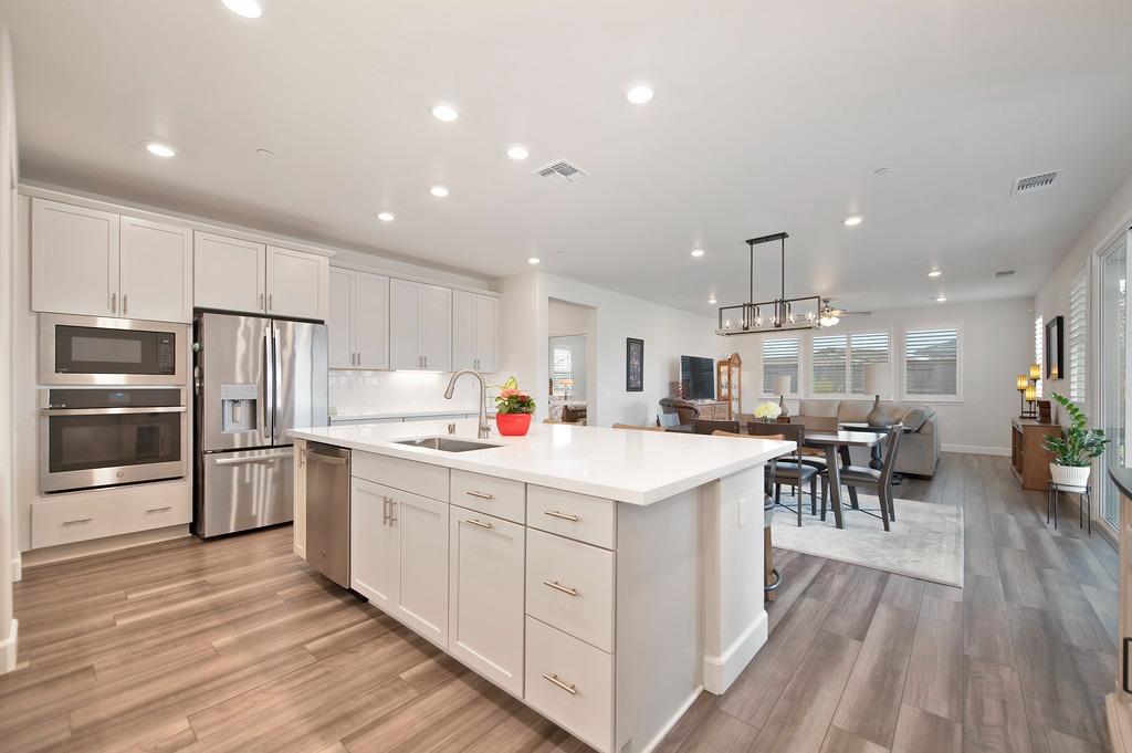 4561 Peace Lily Lane