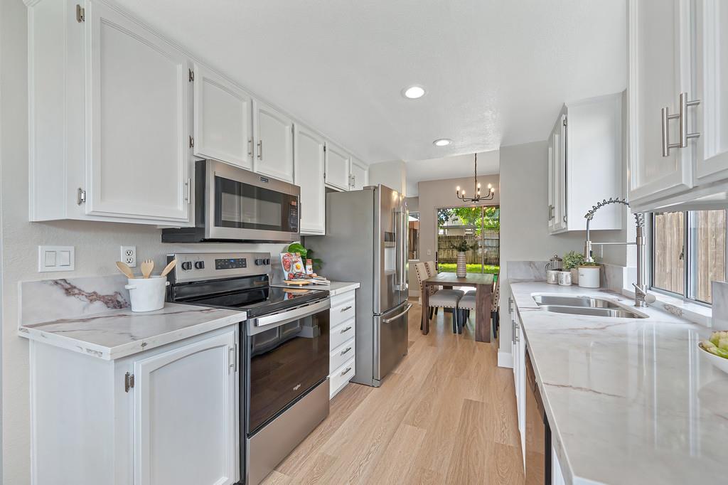 553 Oakborough Avenue