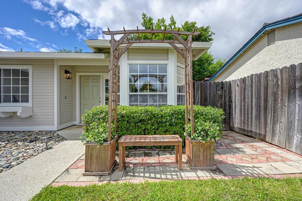 553 Oakborough Avenue