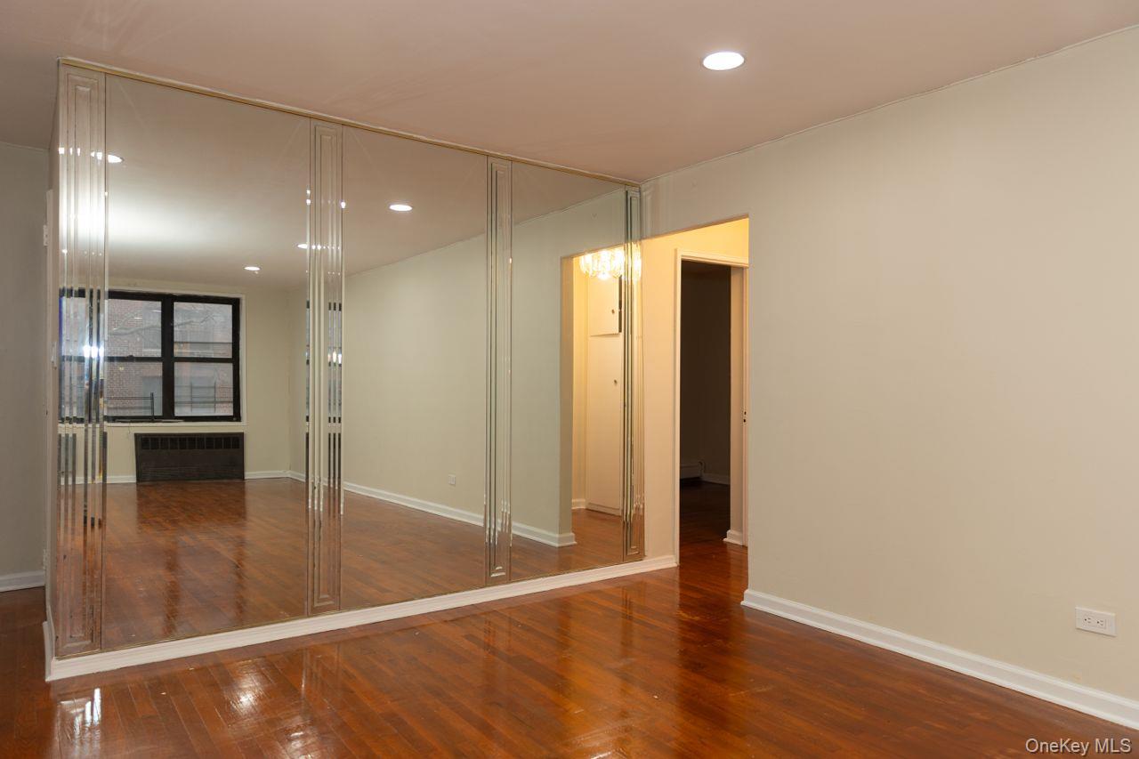1275 E 51st Street Unit: 3Y