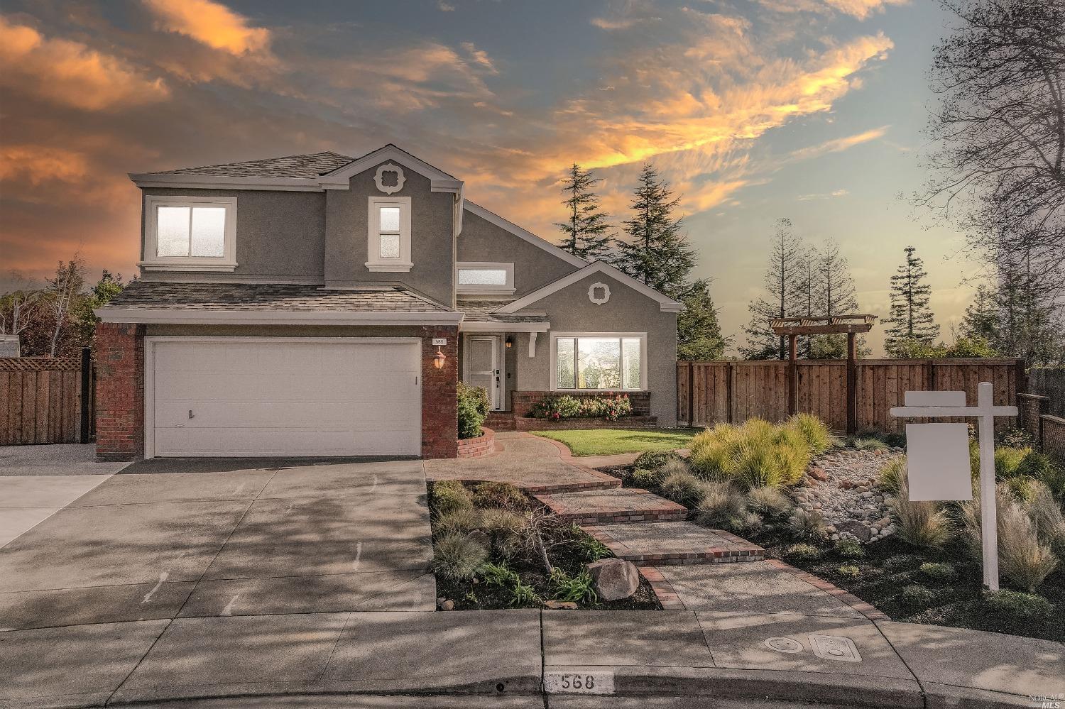 568 Phelps Ct