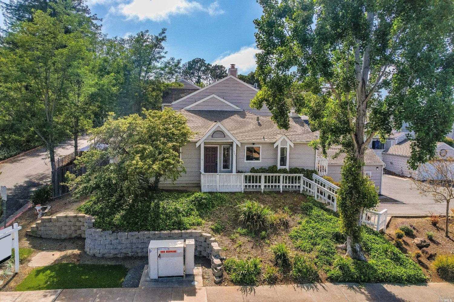 303 Seaport Dr
