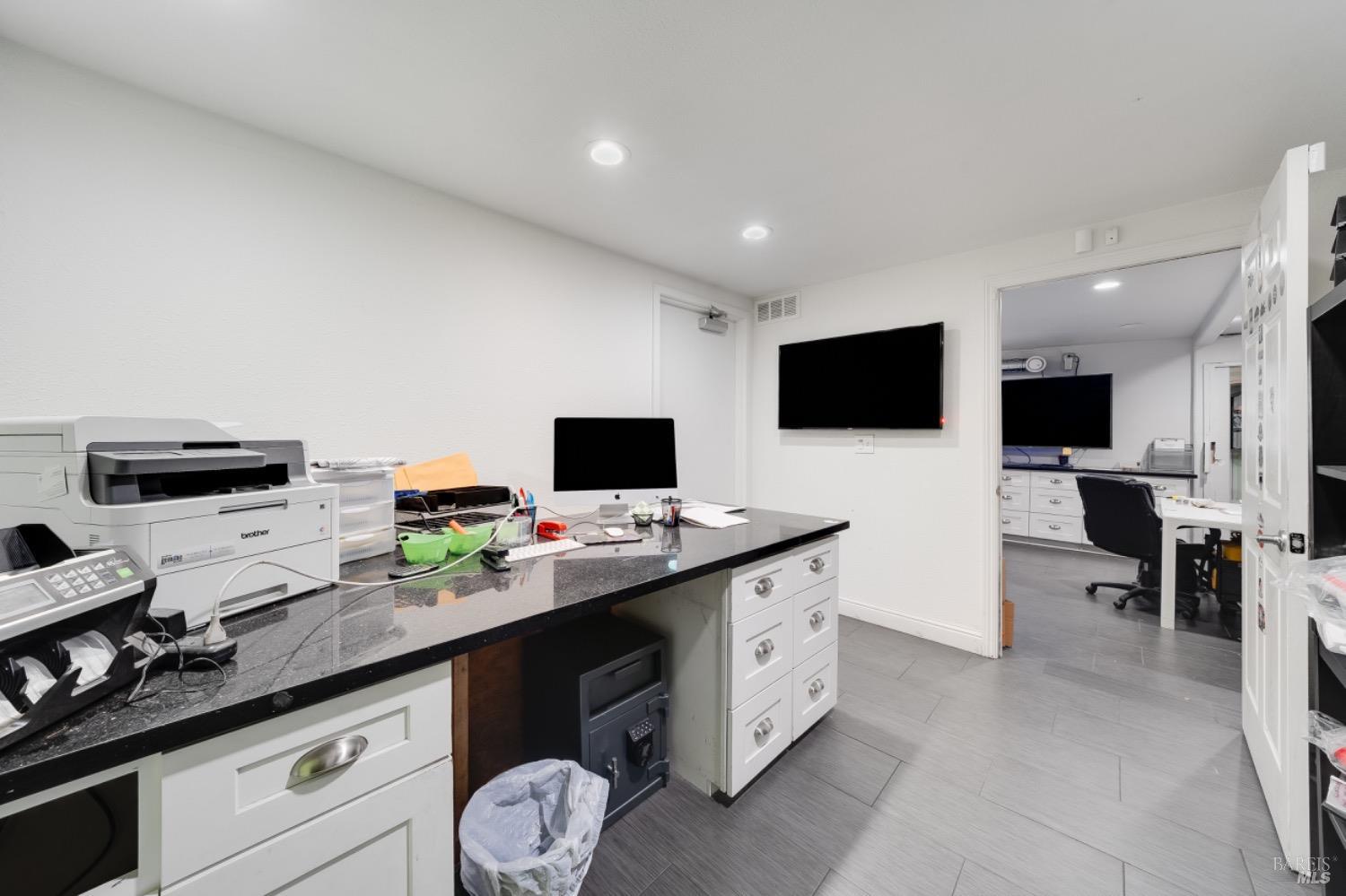 1966-1966 Broadway St