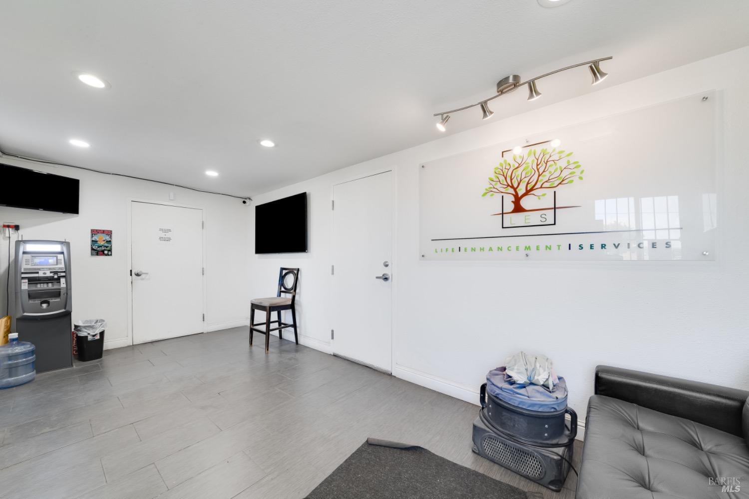 1966-1966 Broadway St