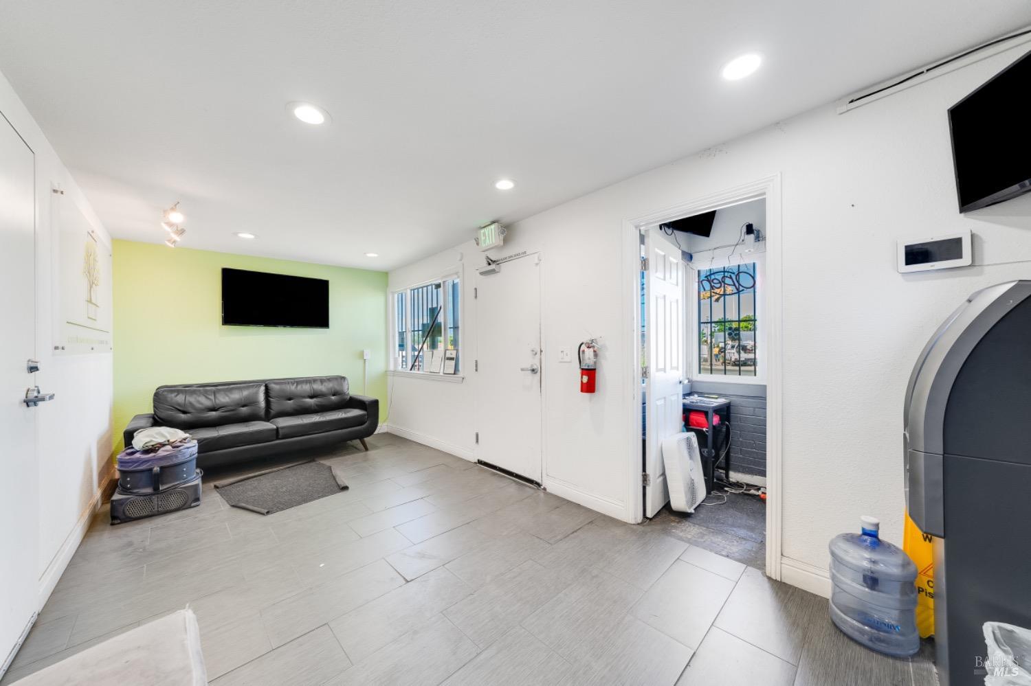 1966-1966 Broadway St