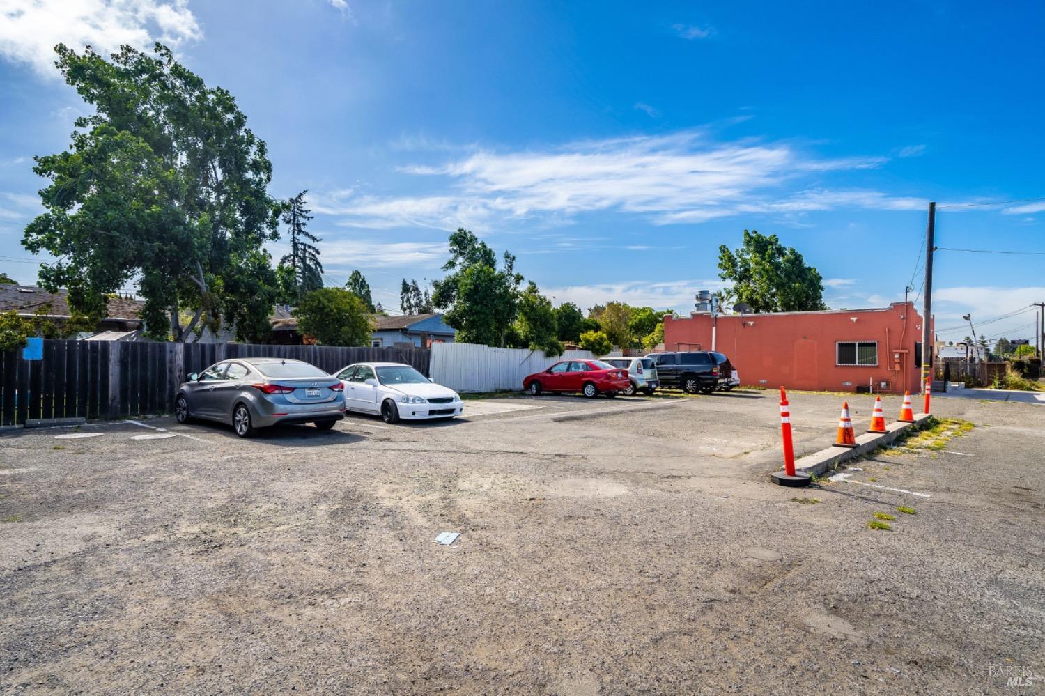 1966-1966 Broadway St