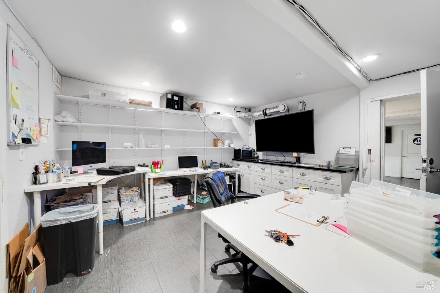 1966-1966 Broadway St