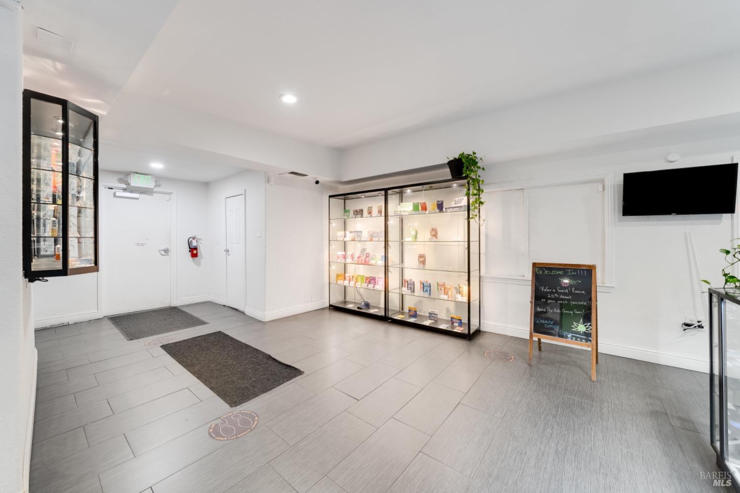 1966-1966 Broadway St