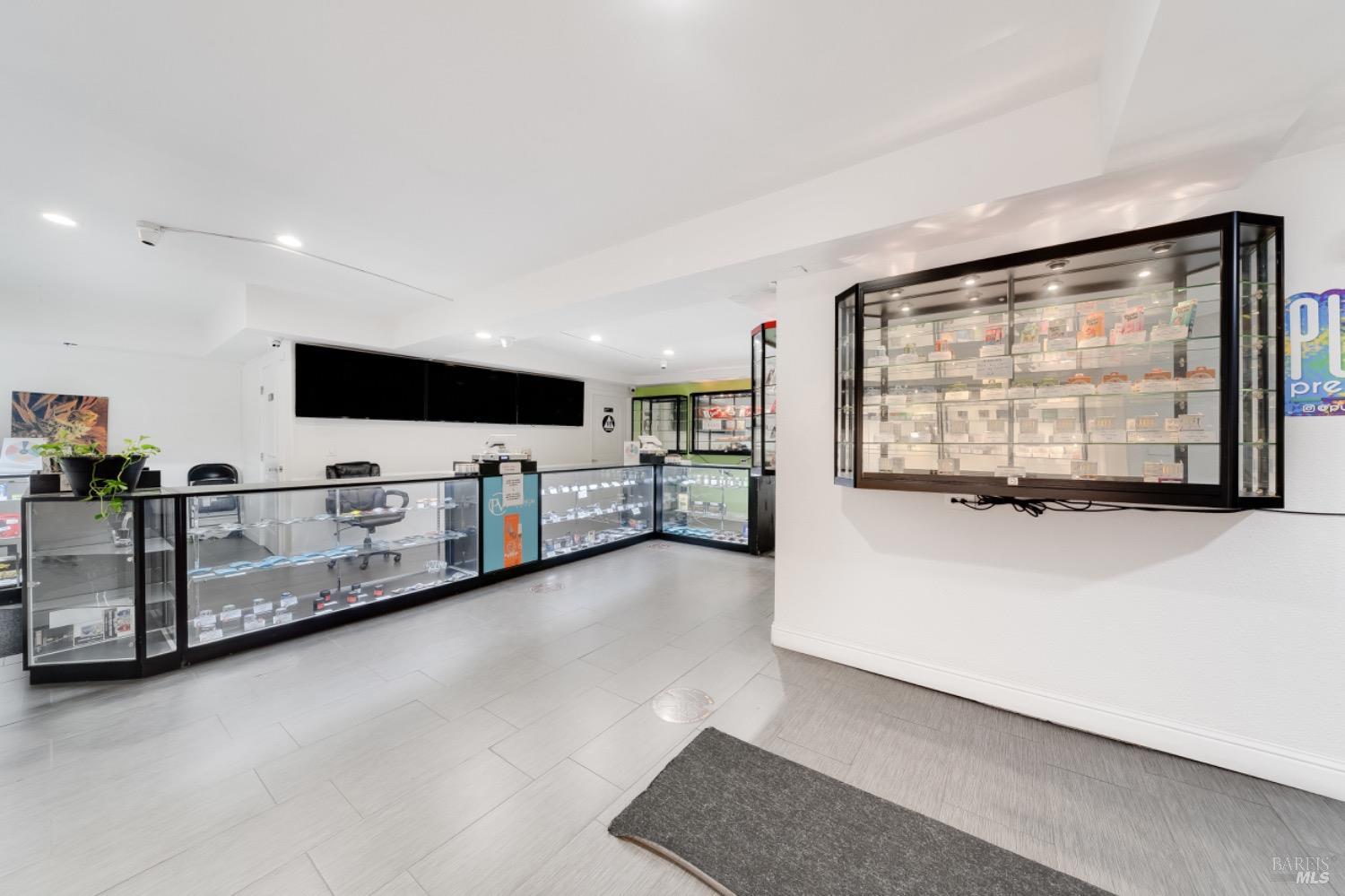 1966-1966 Broadway St