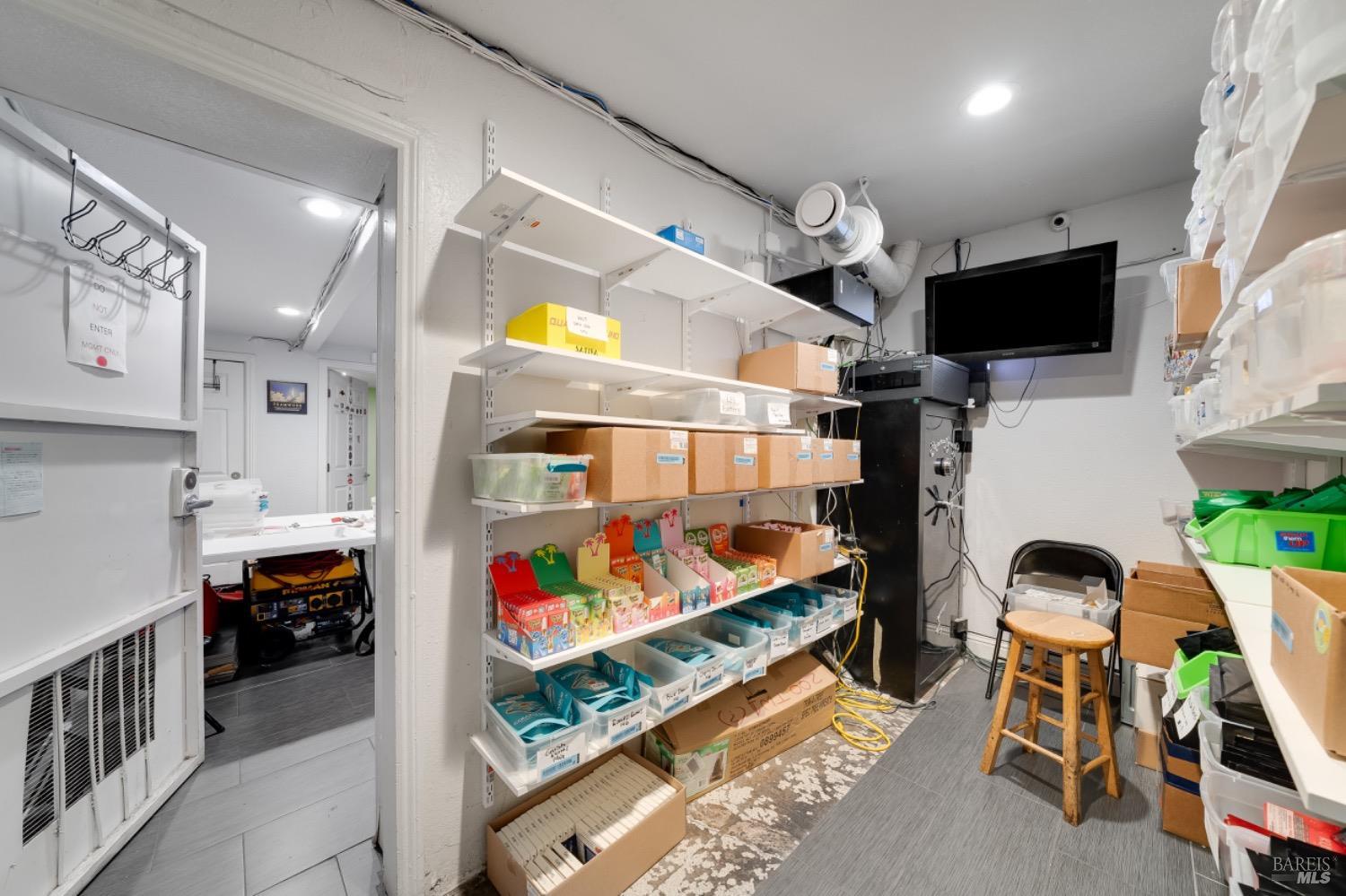 1966-1966 Broadway St