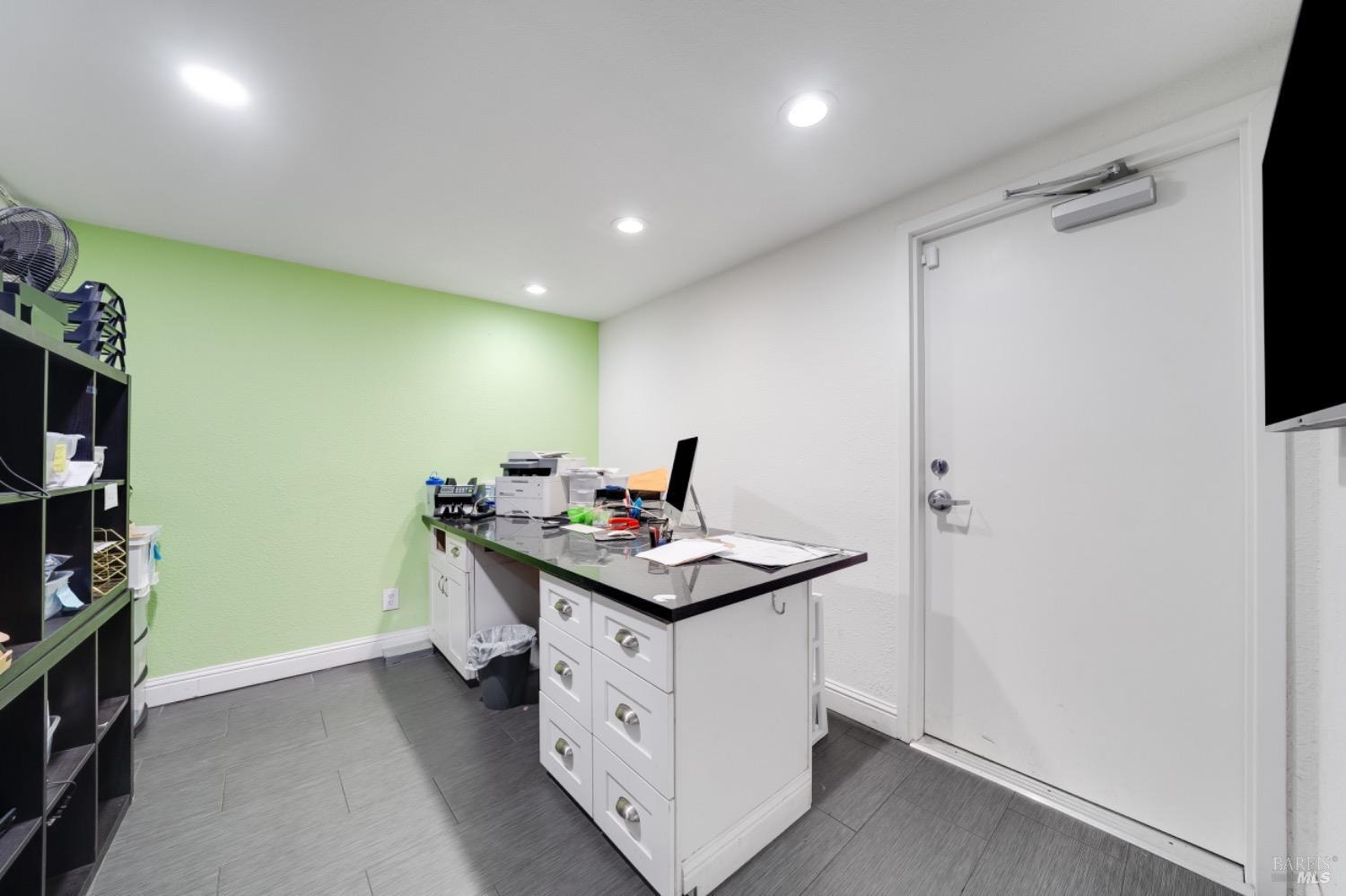 1966-1966 Broadway St