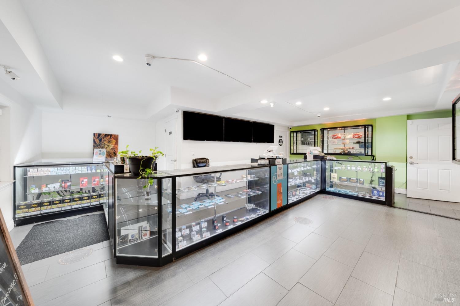 1966-1966 Broadway St